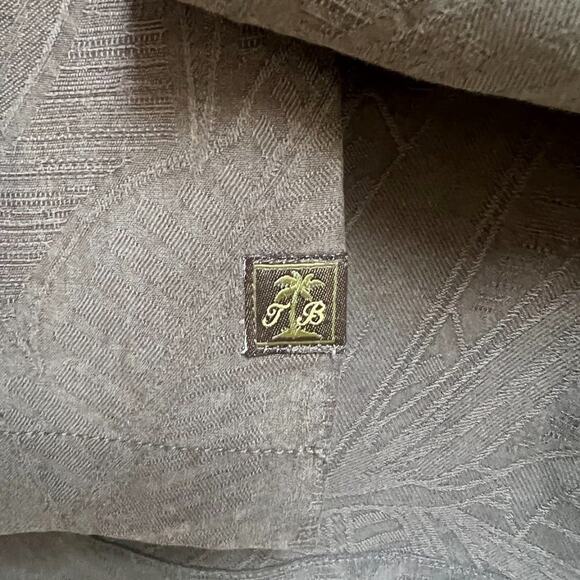 Tommy Bahama Short-sleeve Button-up Collared Shirt with Palm Tree Print. XL. - Picture 8 of 11